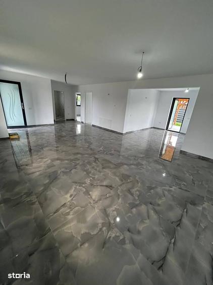 Casă cu 4 camere cu Teren 700 Mp în Central