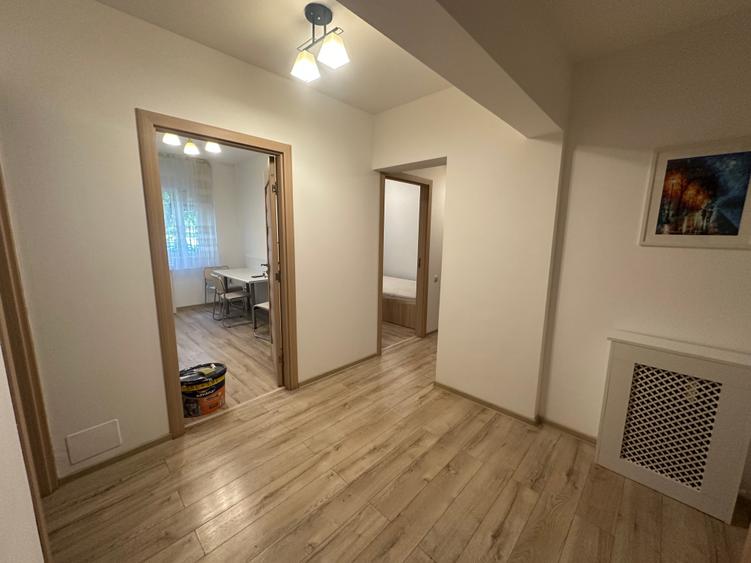 Apartament cu 3 camere decomandat în Drumul Taberei