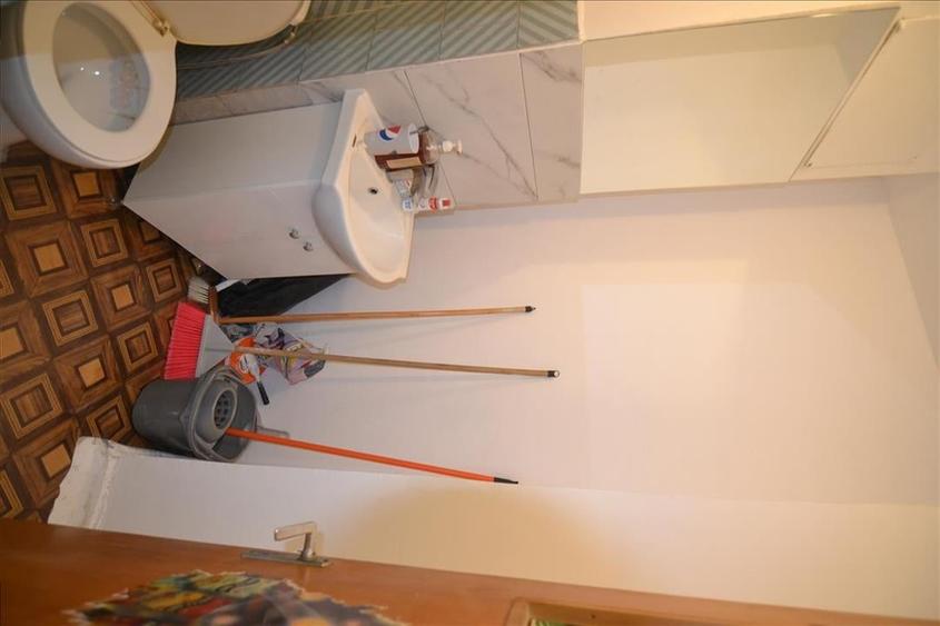 Apartament cu 3 camere decomandat în Vlahuță