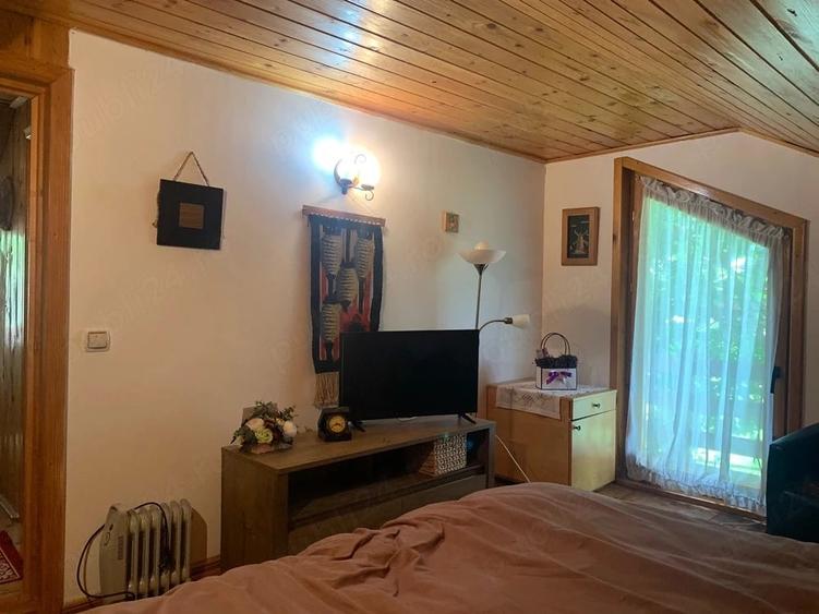 Casă cu 7 camere cu Teren 300 Mp în Lepșa