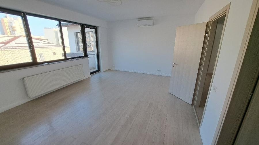Apartament cu 3 camere decomandat în Dorobanți