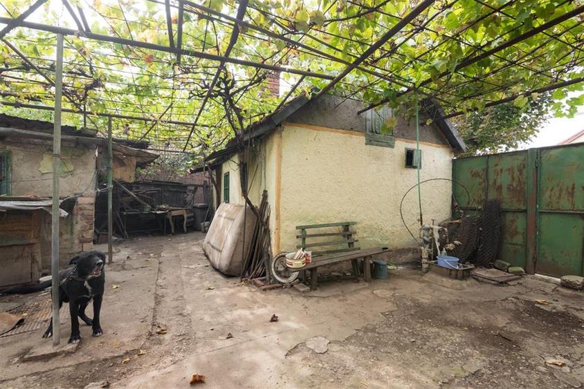 Casă individuală cu 2 camere cu Teren 704 Mp în Episcopia Bihorului