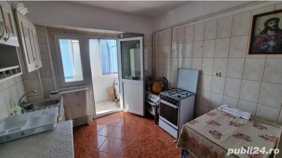 Apartament cu 3 camere decomandat în Barieră