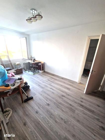 Apartament cu 3 camere semidecomandat în Militari
