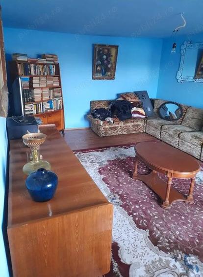 Casă cu 8 camere cu Teren 180000 Mp în Pietroiu
