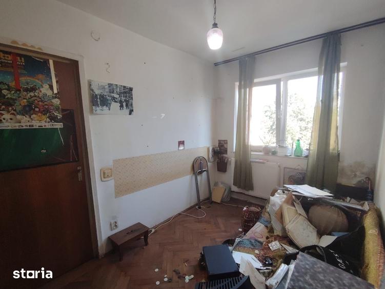 Apartament cu 3 camere decomandat în Aleea Trandafirilor