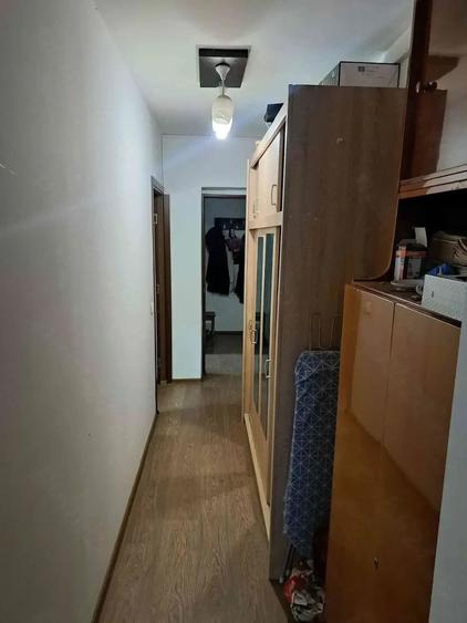 Apartament cu 3 camere semidecomandat în Aleea Trandafirilor