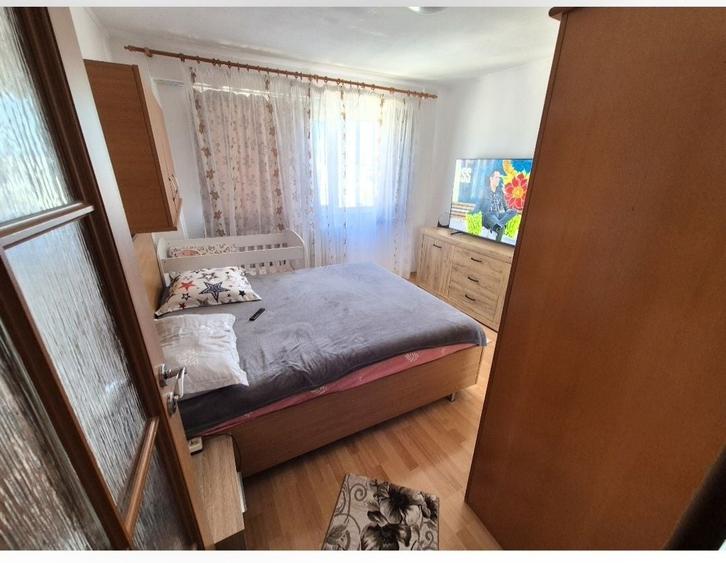 Apartament cu 4 camere decomandat în Central