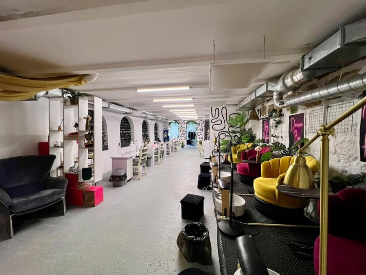 Spațiu comercial, de 207 mp, în Horea