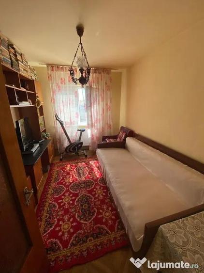 Apartament cu 4 camere decomandat în Miorița