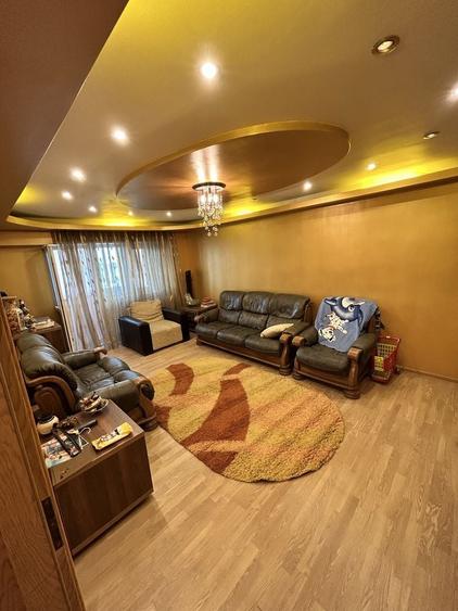 Apartament cu 4 camere decomandat în Tineretului