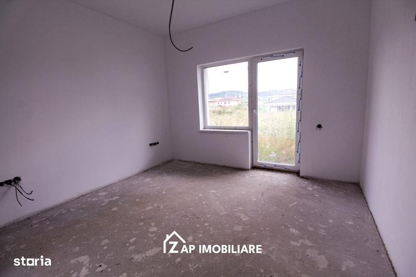Casă cu 4 camere în Corunca