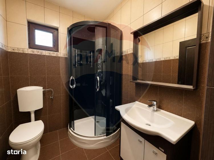 Casă cu 4 camere în Runcu