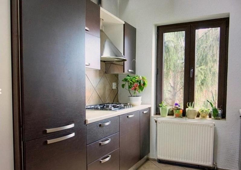 Casă cu 9 camere cu Garaj în Floreasca