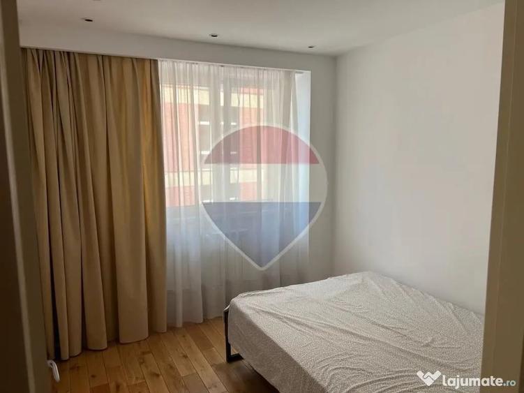Apartament cu 3 camere semidecomandat în Nordului