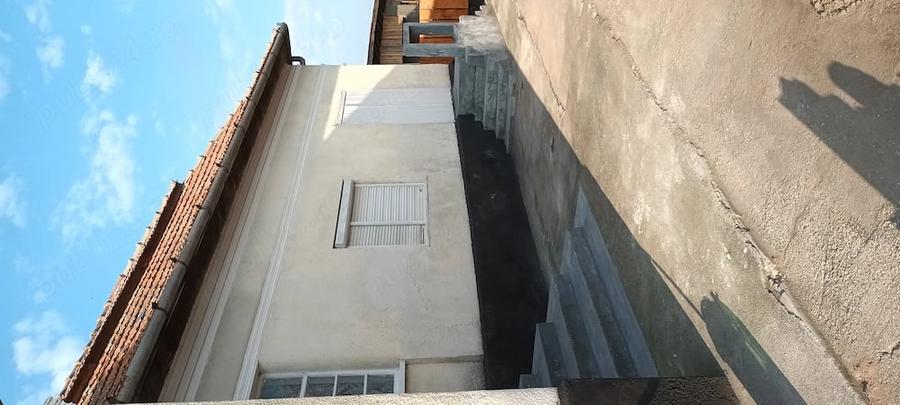 Casă cu 6 camere cu Teren 1323 Mp în Leorinț