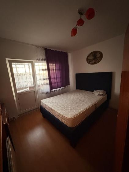 Apratament de vanzare - 4