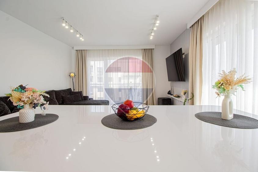 Apartament cu 3 camere decomandat, mobilat în Central
