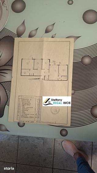 Apartament cu 4 camere semidecomandat în Crângași