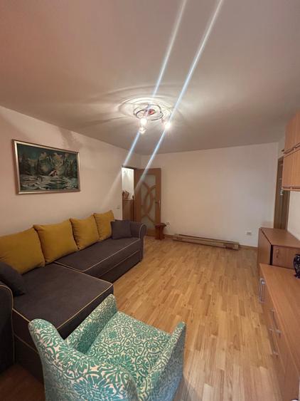 Apartament cu 3 camere semidecomandat în Tomis Nord
