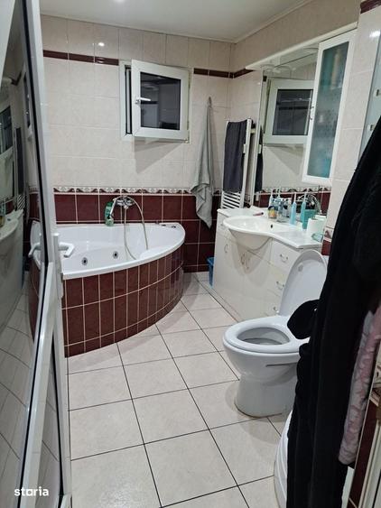 Apartament cu 3 camere în Decebal