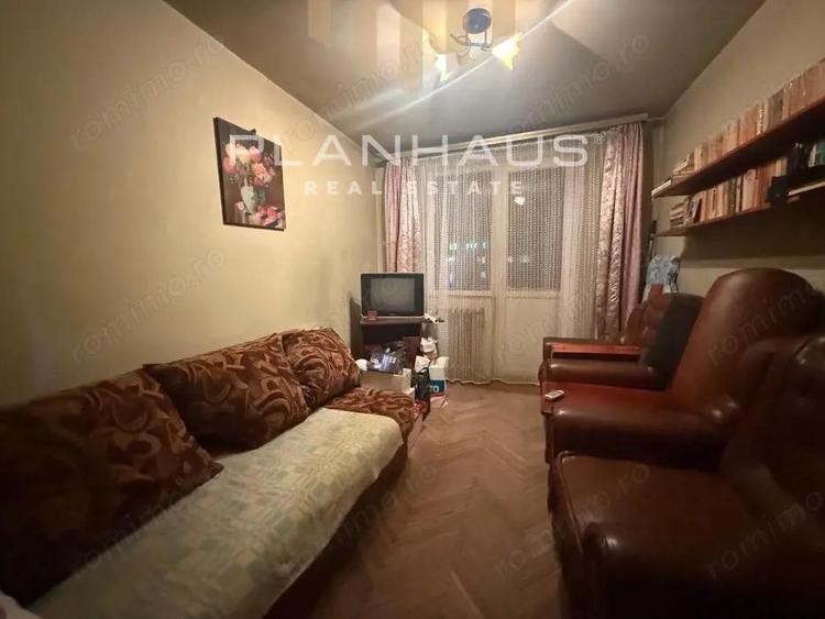 Vintage apartament 4 camere, B-dul Bucure?ti / Regele Mihai,decomandat etaj 2 - 14