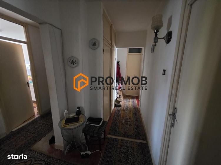Apartament cu 4 camere decomandat în Central