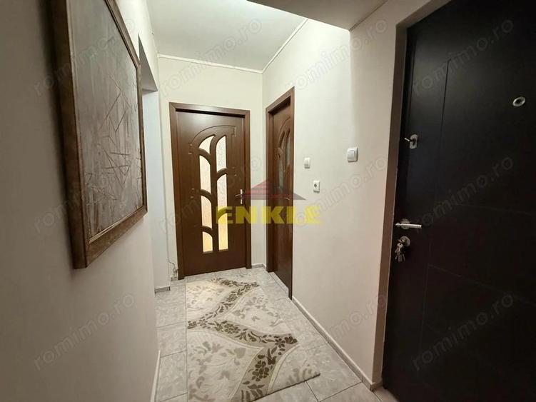 Vanzare apartament cu suprafa?a totala de 50 mp, zona Scolii 7 - 6
