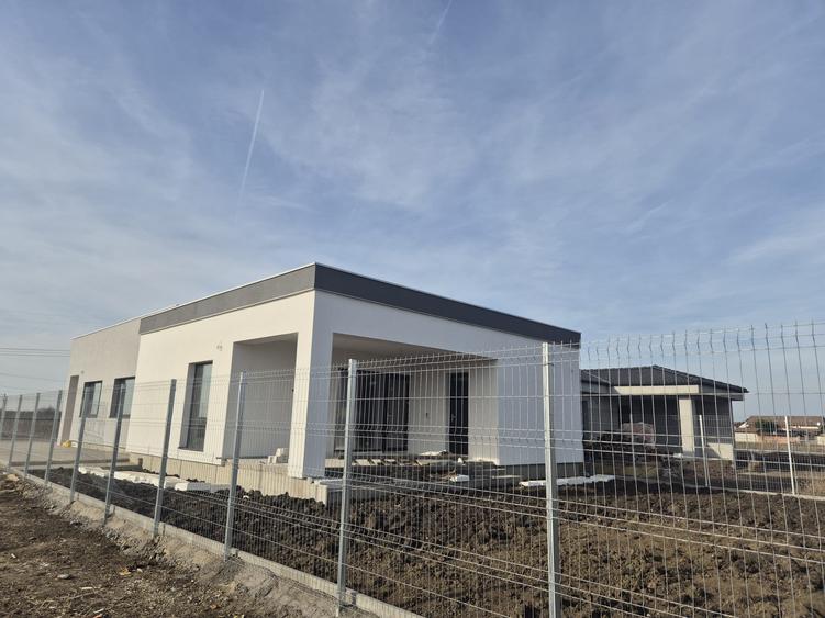 Vila moderna parter. 4 camere, eficienta energetic Via Carmina Arad, comision 0 - 10