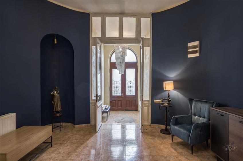 Business cu identitate: Apartament Unirii , demisol, parter si curte accesibila - 1