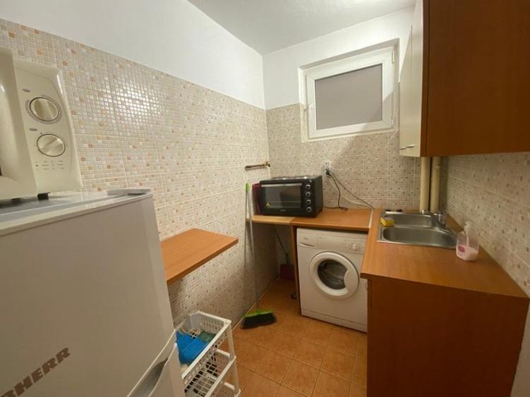 Ultracentral langa Hotel Radisson, Athenee Palas, cochet - 5