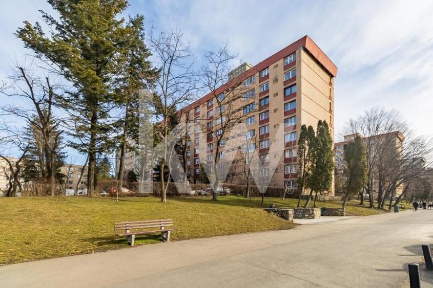 REZERVAT - Vanzare apartament cu 3 camere - zona Centrul Civic - 1