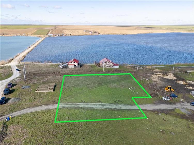 Teren Intravilan 2380 mp Langa Lac, Corbu - 1