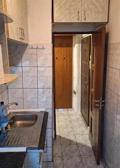 Apartament cu 2 camere nedecomandat în P-ța Doina