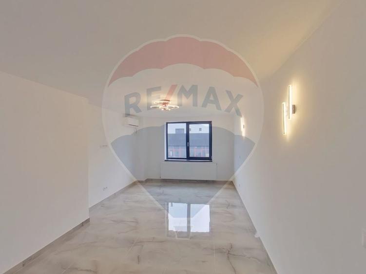 Apartament cu 4 camere de vanzare,  str. 1 Decembrie 1918 - 2