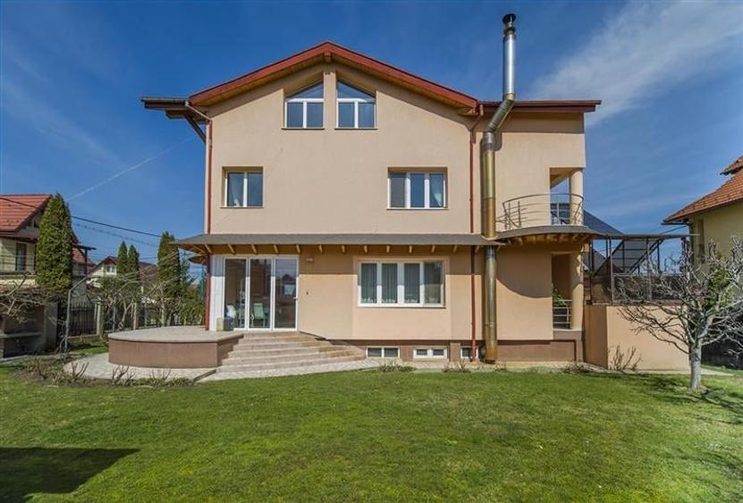 FILM ! Pe armonia a 1.100 mp teren/ gradina, Vila galanta,cu 3 apartamente disti - 21