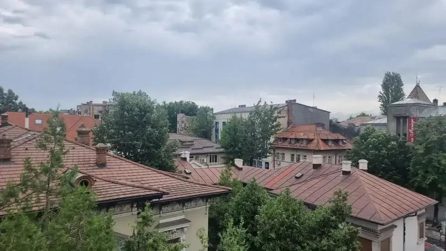 Resedinta cu 5 camere in centrul Bucurestiului - 1
