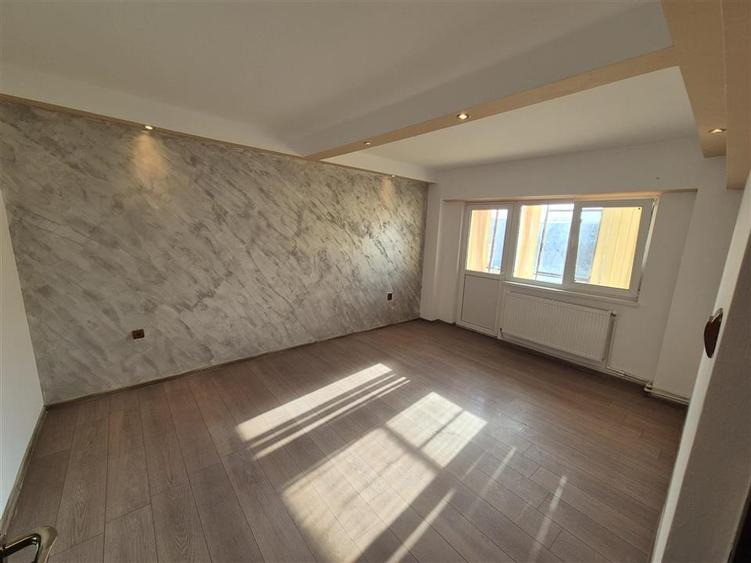 LIBER! 3 camere, confort 1 decomandat, etaj 3, Obor - Dinamo - 1