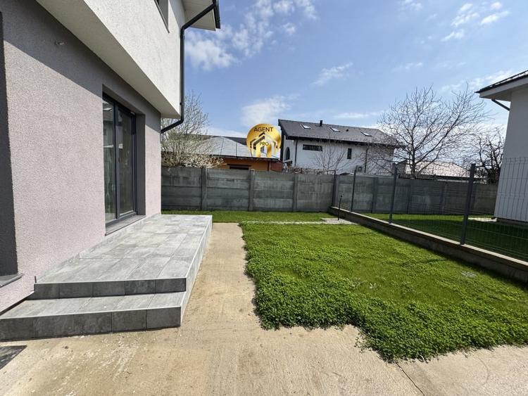 Casă cu 4 camere cu Canalizare în Otopeni