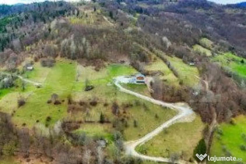 Casă cu 10 camere cu Teren 400 Mp în Central
