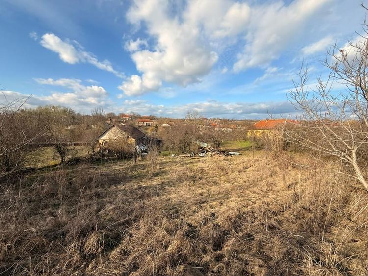 Teren cu deal, panoramă și potențial de investitie – Cornești - 1