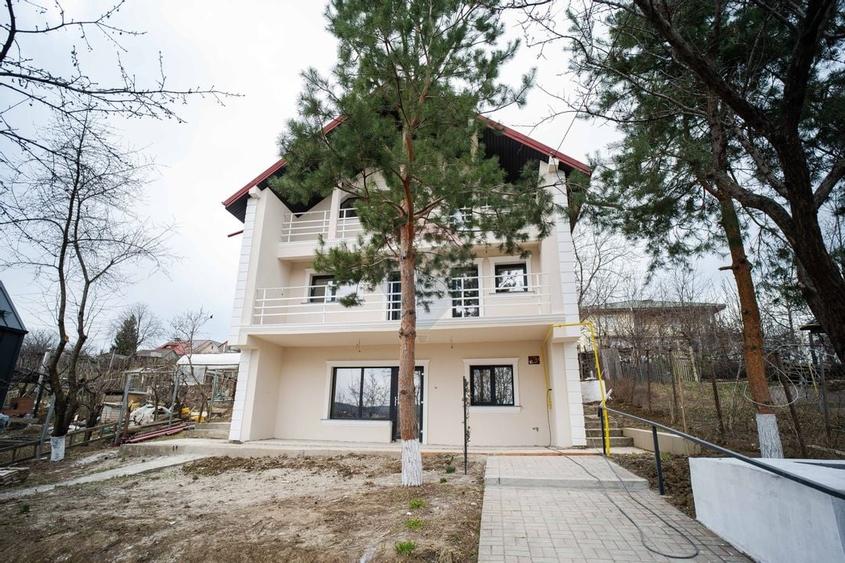 Vila de Vanzare cu 5 Camere, Teren 1000mp - Bucium, Iasi - Comision 0% - 12