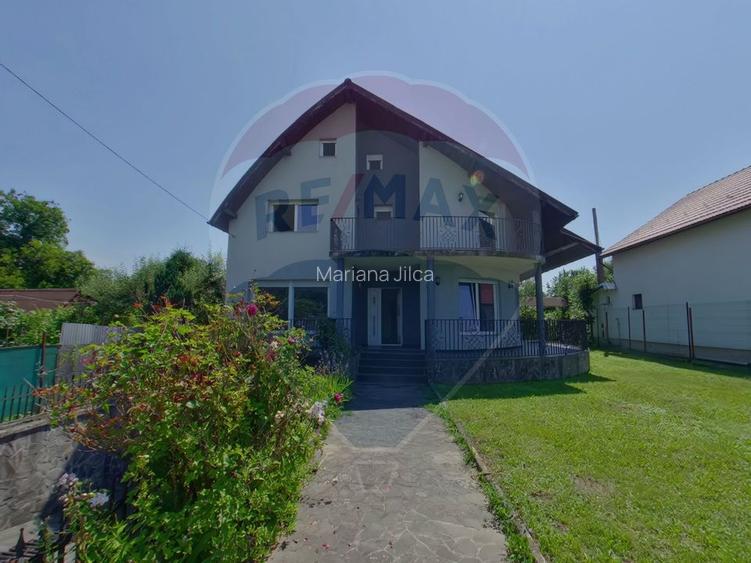 Casa / Vila cu 5 camere de vanzare in zona Nord