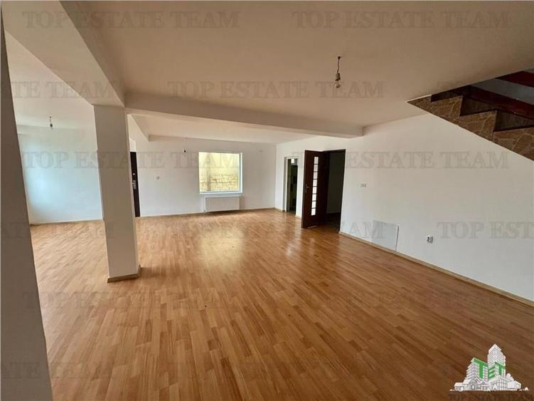 Casa individuala de vanzare  / potrivita si pentru business in zona parcului din - 9