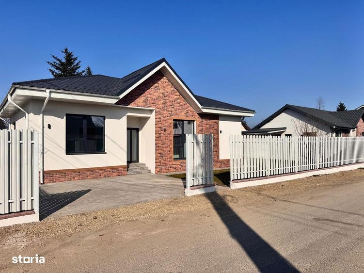 Casa din caramida la strada asfaltata cu apa/canalizare/gaz/curent - 1