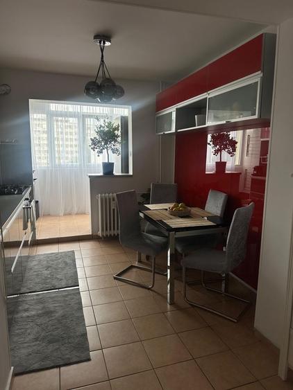 Apartament cu 3 camere decomandat în Apărătorii Patriei