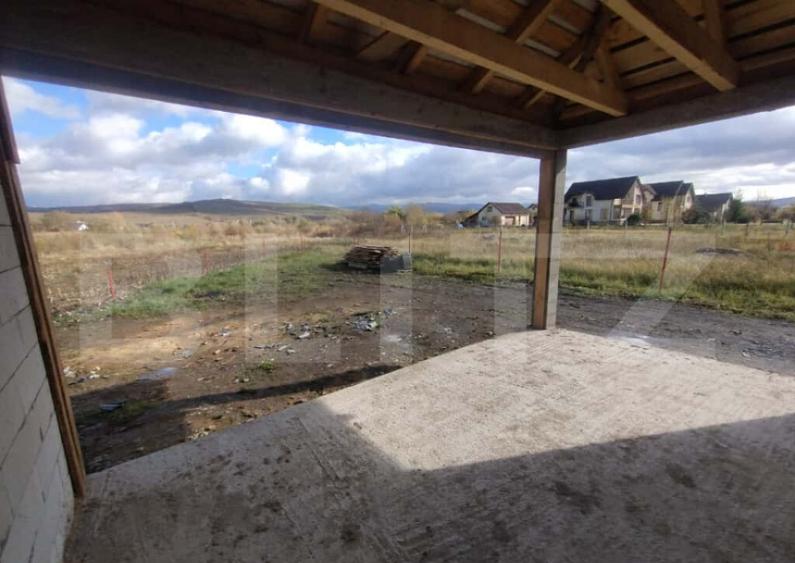 Casa cu 4 camere, 153 mp utili, teren 1000 mp extravilan, ut - 8