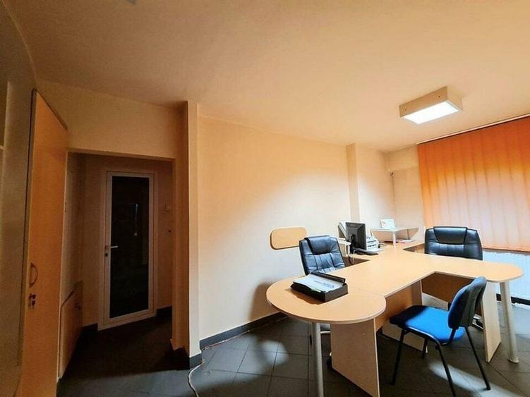 Spatiu birouri/comercial cu vitrina mare de 11 ml la B-dul Zizinului - 16