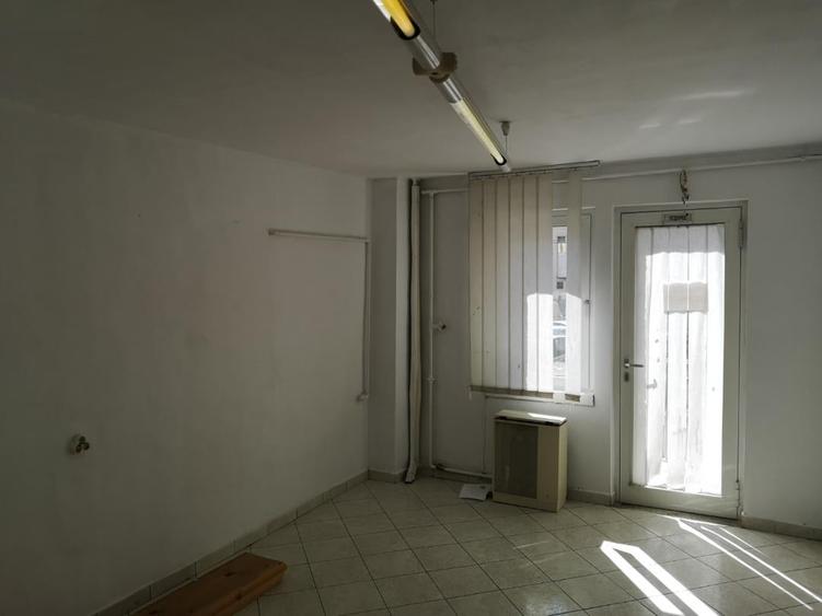 Vand central garsoniera mare, S=38 mp, parter,zona BCR - 1