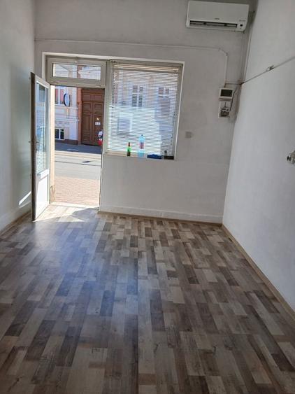 Spatiu Comercial Cu Mansarda - Oradea,Zona Centrala - 2